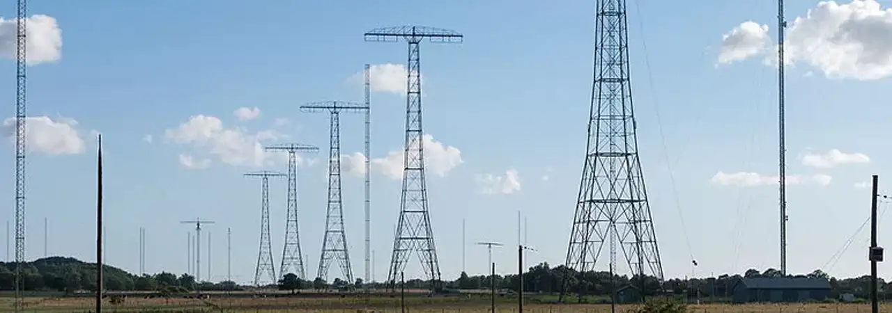 Photograph showing masts 2–6 of the Grimeton antenna system